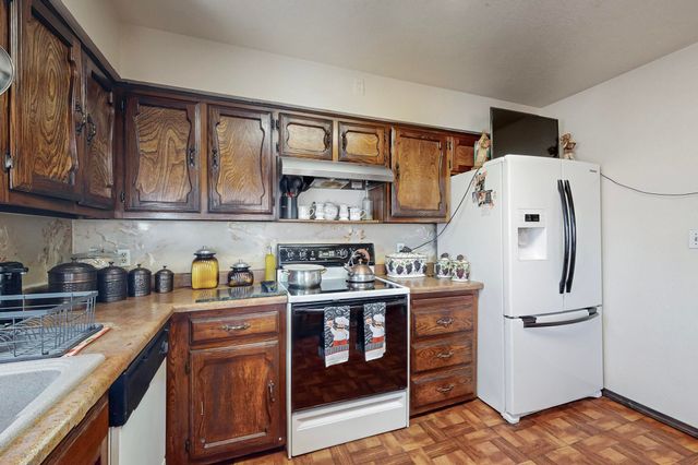 701 PLEASANT Place, Bosque Farms, NM 87068