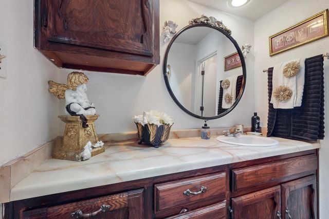 701 PLEASANT Place, Bosque Farms, NM 87068