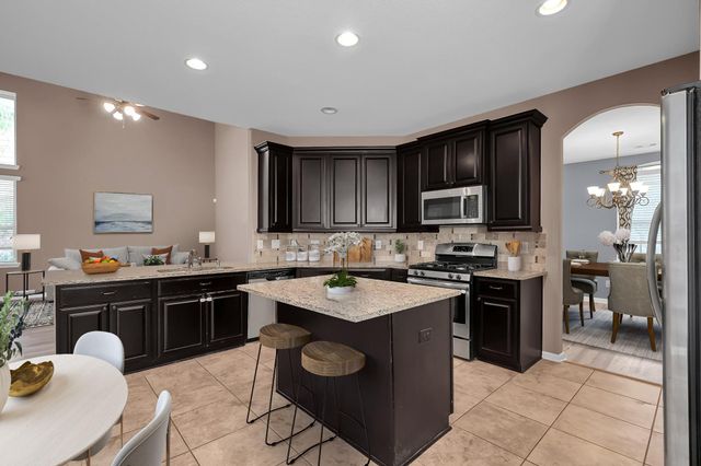 6707 Hunters Creek Lane, Baytown, TX 77521