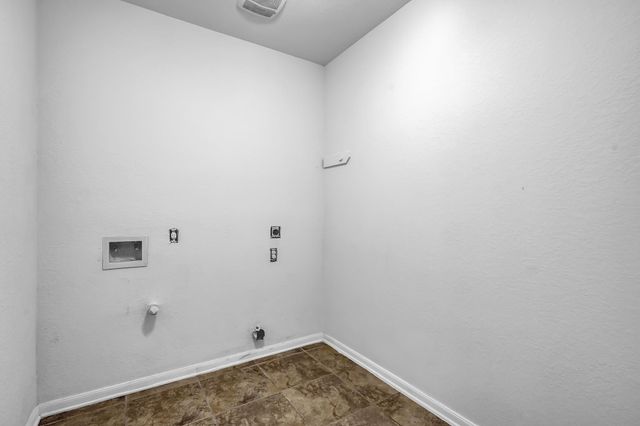 6707 Hunters Creek Lane, Baytown, TX 77521