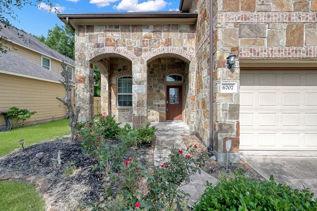 6707 Hunters Creek Lane, Baytown, TX 77521