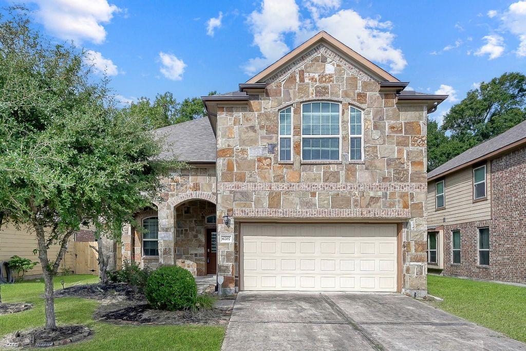 6707 Hunters Creek Lane, Baytown, TX 77521