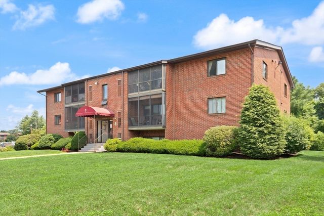 221 Oak St. 3-21, Brockton, MA 02301