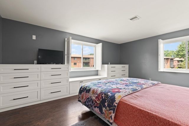 221 Oak St. 3-21, Brockton, MA 02301