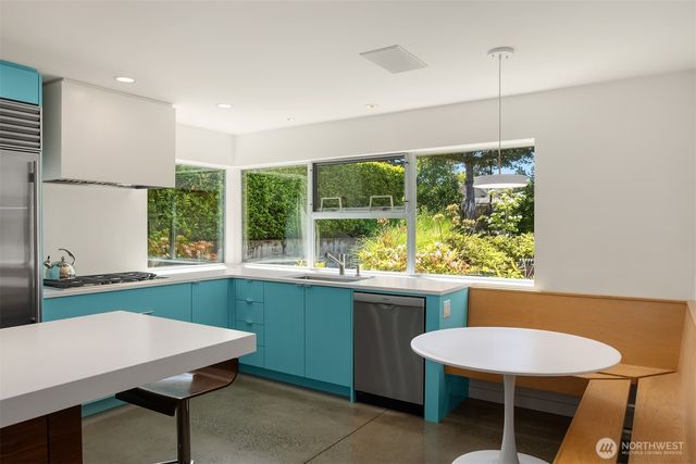 8052 Ridge Drive NE, Seattle, WA 98115