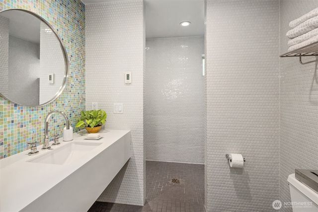 8052 Ridge Drive NE, Seattle, WA 98115