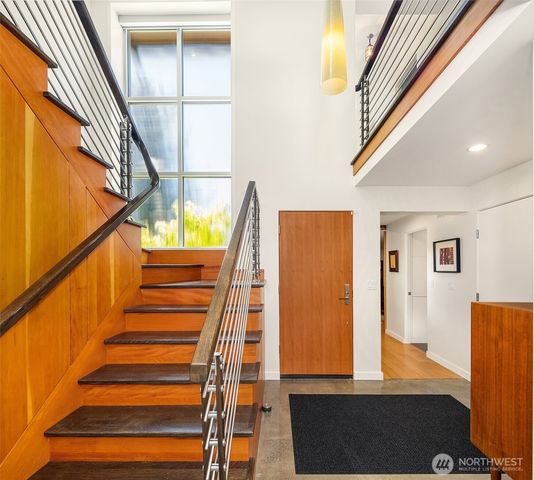 8052 Ridge Drive NE, Seattle, WA 98115