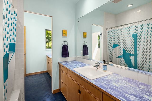 8052 Ridge Drive NE, Seattle, WA 98115