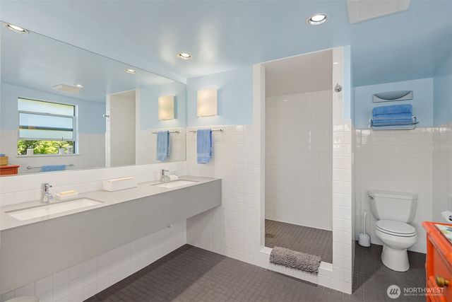 8052 Ridge Drive NE, Seattle, WA 98115