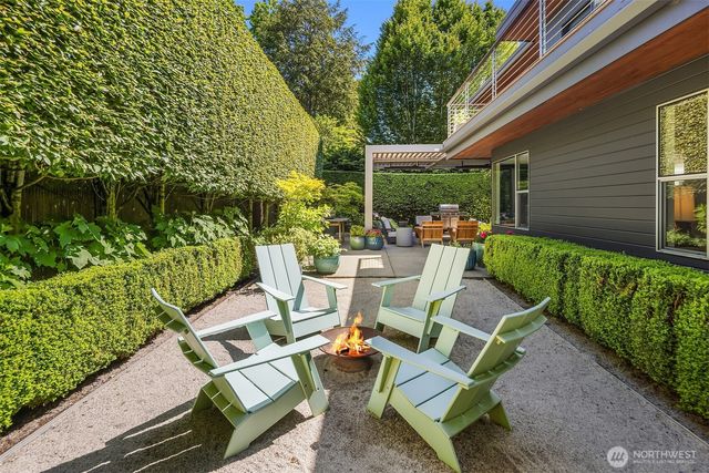 8052 Ridge Drive NE, Seattle, WA 98115