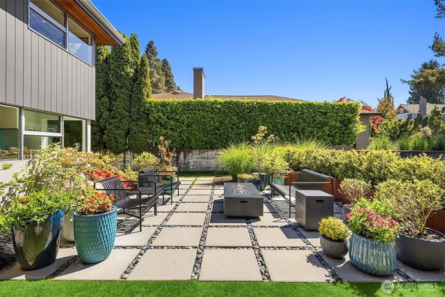 8052 Ridge Drive NE, Seattle, WA 98115