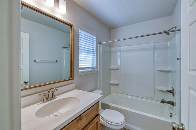 12613 NW 4th Street, Yukon, OK 73099