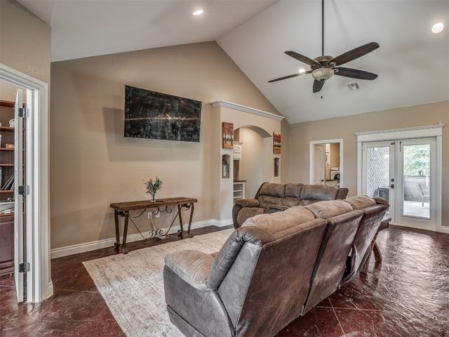 19855 Walker Road, Mcloud, OK 74851