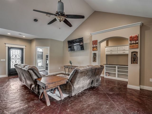 19855 Walker Road, Mcloud, OK 74851