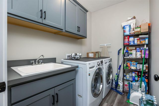 2716 Fieldwin Drive, Blacklick, OH 43004