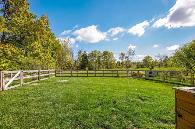 2716 Fieldwin Drive, Blacklick, OH 43004