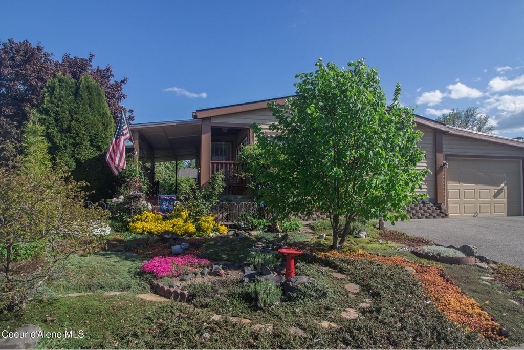 2068 W Oxford CIR, Coeur D'alene, ID 83815