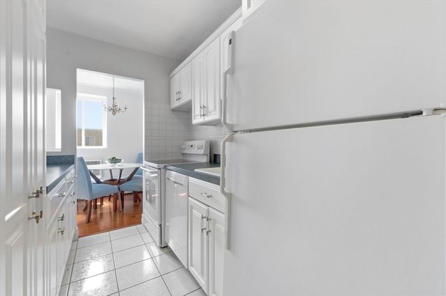 123 Sewall Ave 3A, Brookline, MA 02446