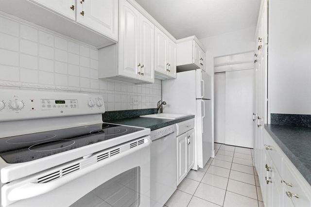 123 Sewall Ave 3A, Brookline, MA 02446