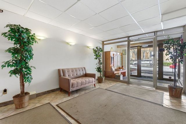 123 Sewall Ave 3A, Brookline, MA 02446