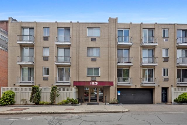123 Sewall Ave 3A, Brookline, MA 02446