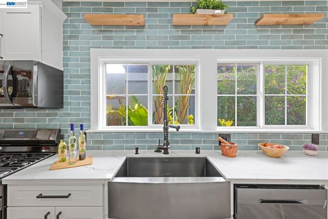 968 968 62nd st, Oakland, CA 94608