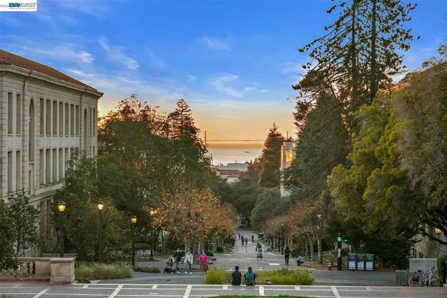 968 968 62nd st, Oakland, CA 94608