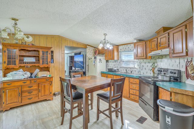 118 Rooster Lane, Saint Stephen, SC 29479