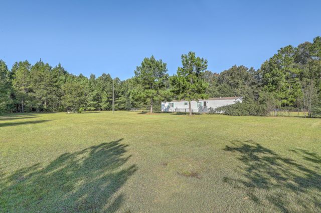 118 Rooster Lane, Saint Stephen, SC 29479