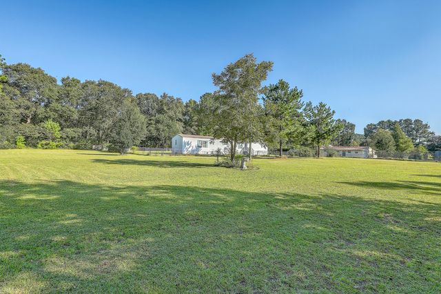 118 Rooster Lane, Saint Stephen, SC 29479