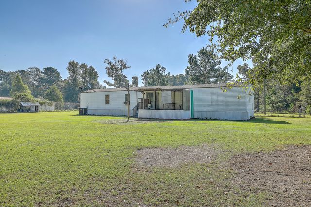 118 Rooster Lane, Saint Stephen, SC 29479