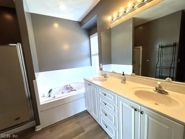 1088 Grand Oak LN, Virginia Beach, VA 23455