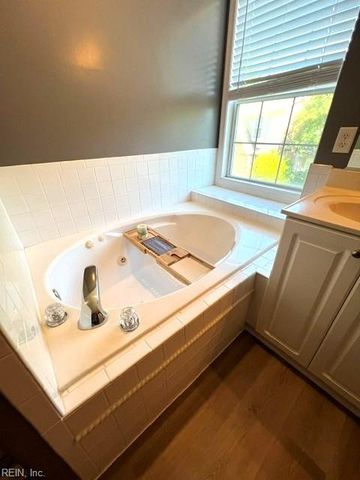 1088 Grand Oak LN, Virginia Beach, VA 23455