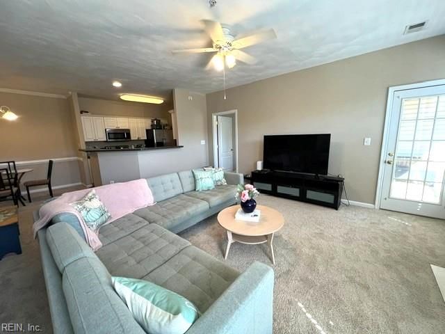 1088 Grand Oak LN, Virginia Beach, VA 23455