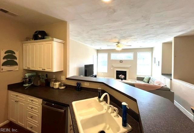 1088 Grand Oak LN, Virginia Beach, VA 23455