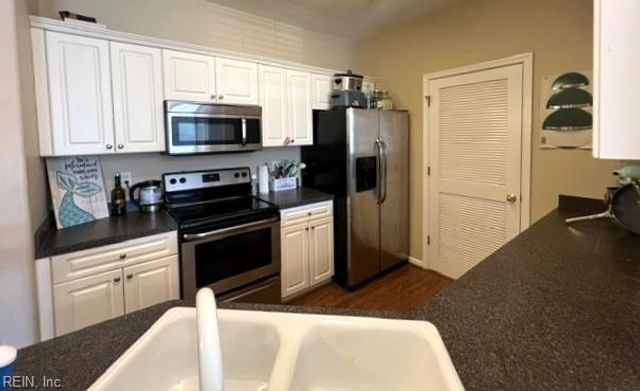 1088 Grand Oak LN, Virginia Beach, VA 23455