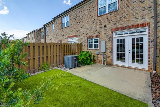 1085 Richmond Park Drive, Winston-salem, NC 27103