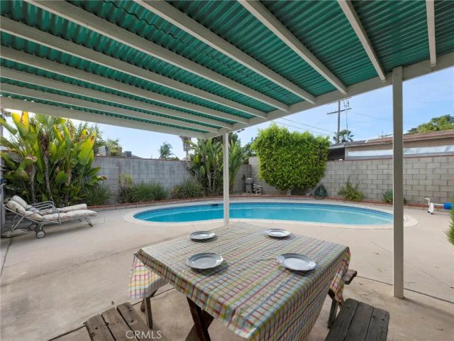 8043 Rhodes, North Hollywood, CA 91605
