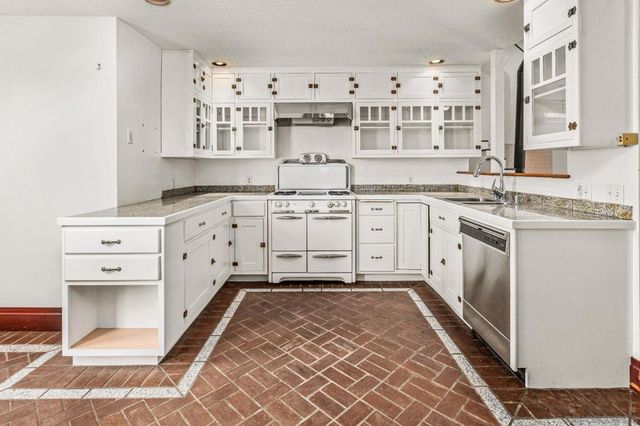 544 S Juniper Street, Escondido, CA 92025