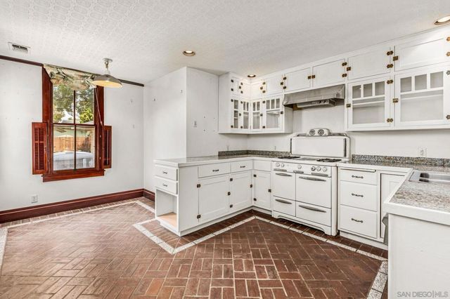 544 S Juniper Street, Escondido, CA 92025