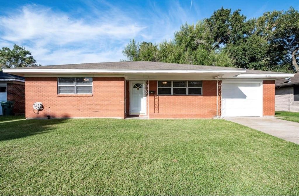 1908 Peachwood Drive, Pasadena, TX 77502