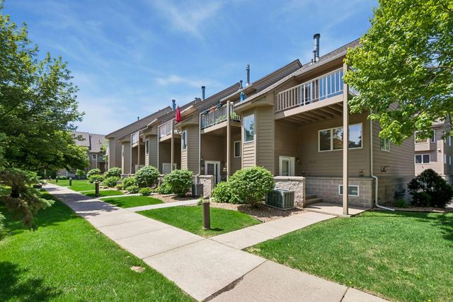2831 Kenwood Isles Dr, Minneapolis, MN 55408