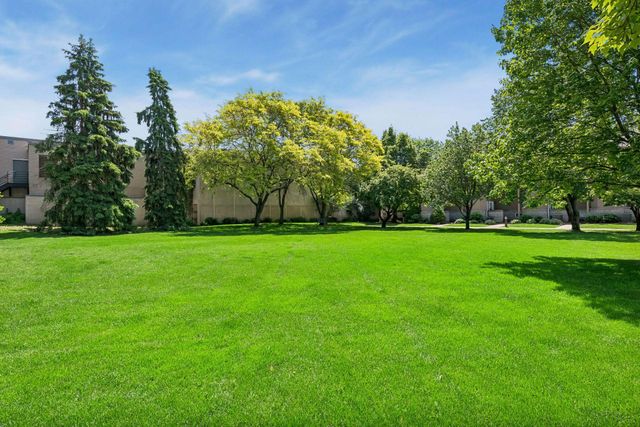 2831 Kenwood Isles Dr, Minneapolis, MN 55408