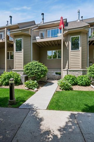 2831 Kenwood Isles Dr, Minneapolis, MN 55408