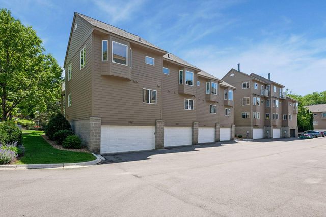 2831 Kenwood Isles Dr, Minneapolis, MN 55408