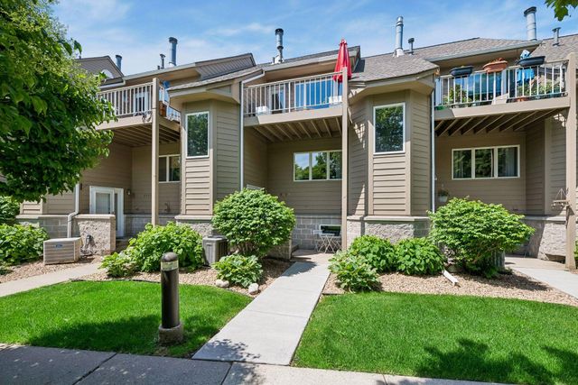 2831 Kenwood Isles Dr, Minneapolis, MN 55408