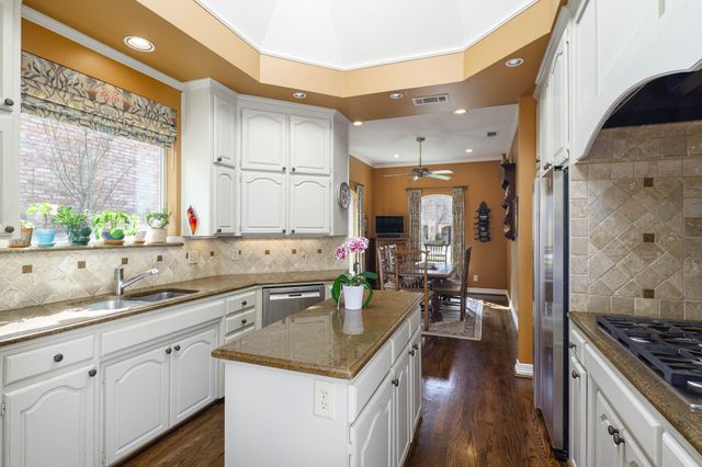 11904 Forest Lakes Lane, Dallas, TX 75230