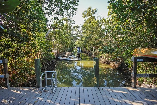 561 Periwinkle WAY E2, Sanibel, FL 33957