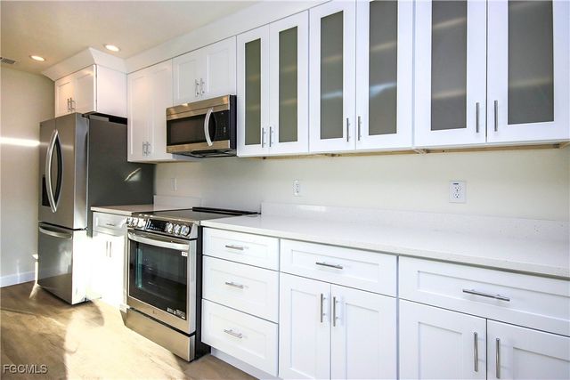 561 Periwinkle WAY E2, Sanibel, FL 33957