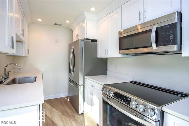 561 Periwinkle WAY E2, Sanibel, FL 33957